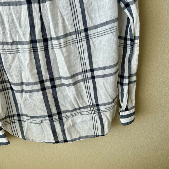 Button-up Shirt Long Sleeve White Dark Gray Plaid by American Eagle Size XS - Picture 11 of 12